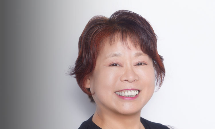 右京 一美さんの左写真