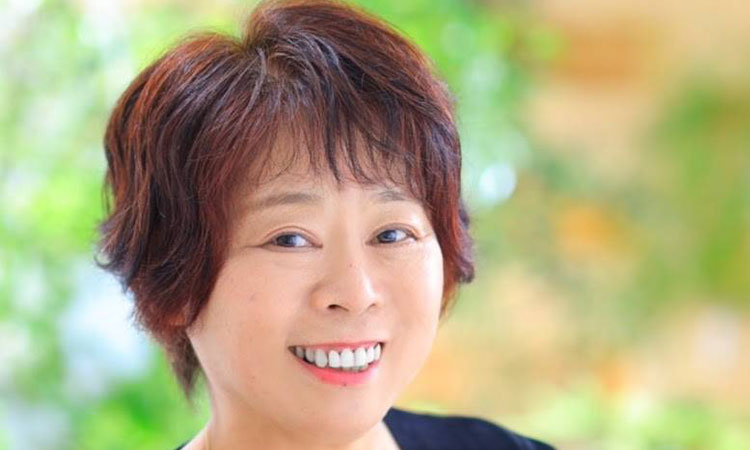 右京 一美さんの右写真