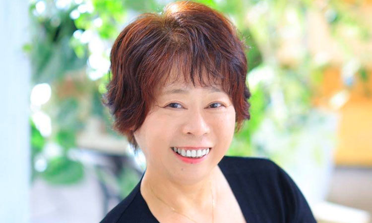 右京 一美さんの左写真