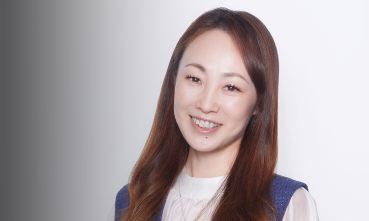 岩﨑 佳子さんの左写真