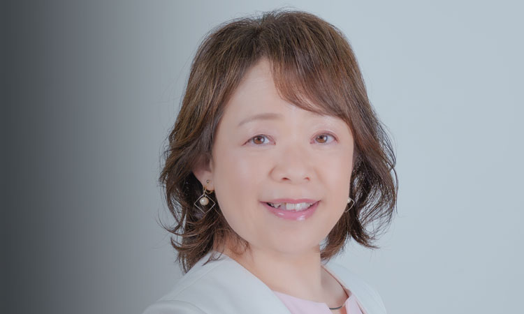 秋本 志保さんの左写真