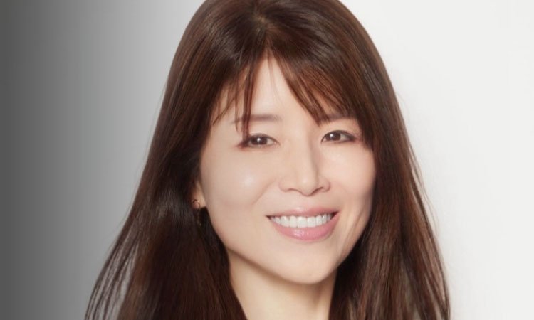 藤井 みゆきさんの左写真