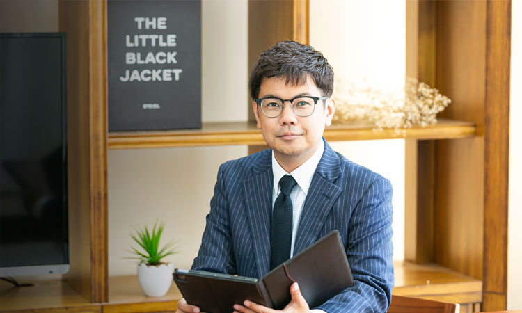 安里 庶司さんの左写真