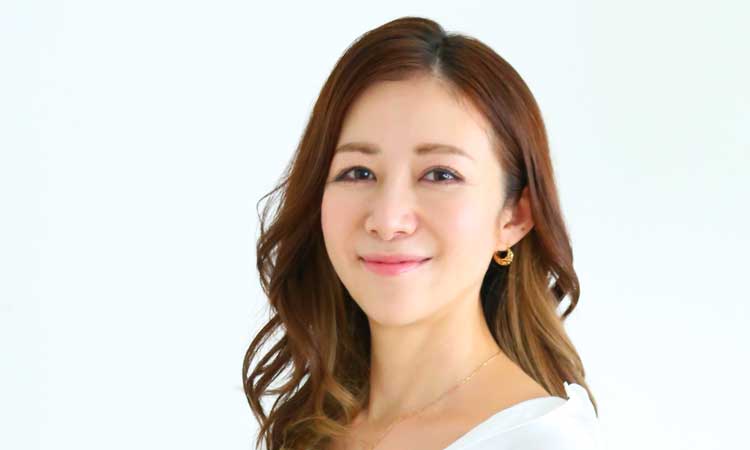 並木 真理子さんの右写真