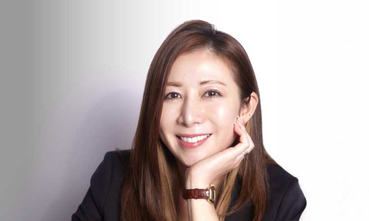 並木 真理子さんの左写真