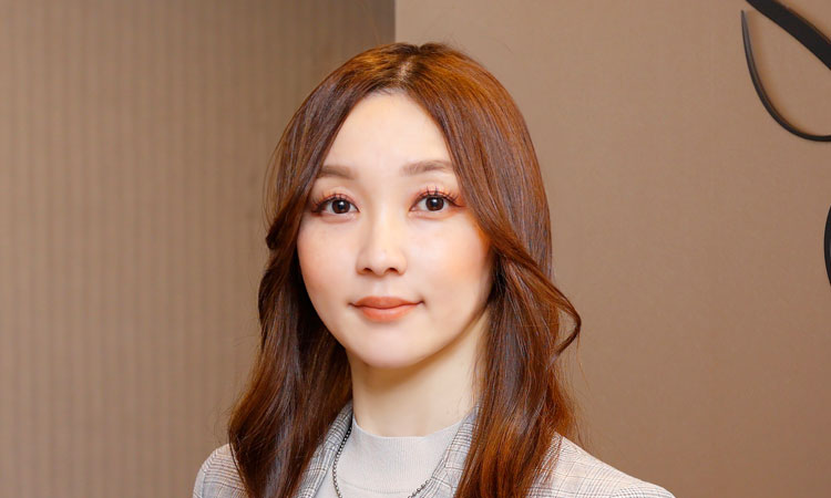 宇野 彩さんの右写真