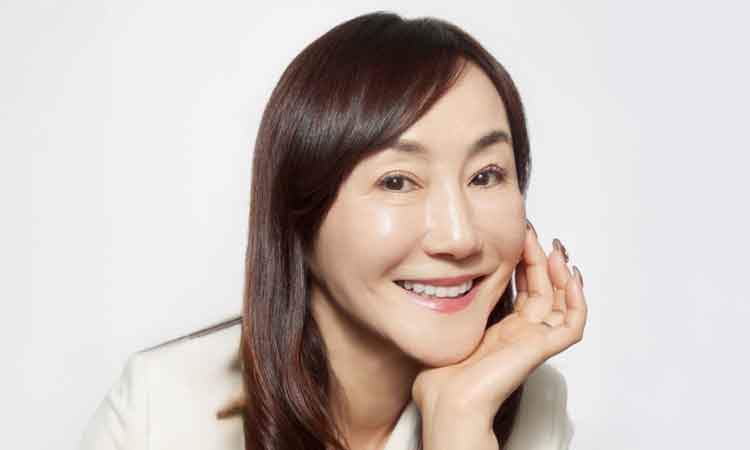 石田 由美さんの右写真