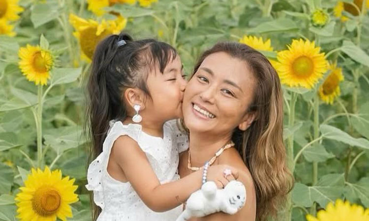 金子 夏美さんの右写真
